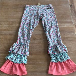 Adorable lil’ girls leggings w/flare bottoms